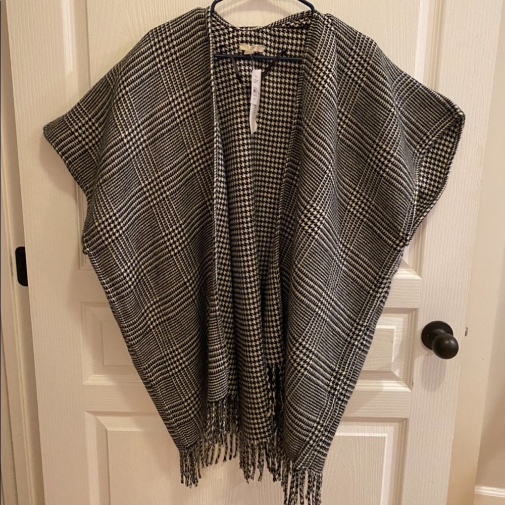 LOFT Houndstooth Reversible Wrap
